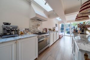 Kitchen diner angle 4- click for photo gallery